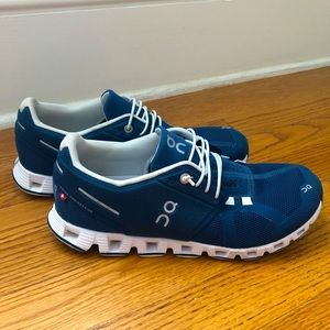 On Cloud running shoes/sneakers, size 7